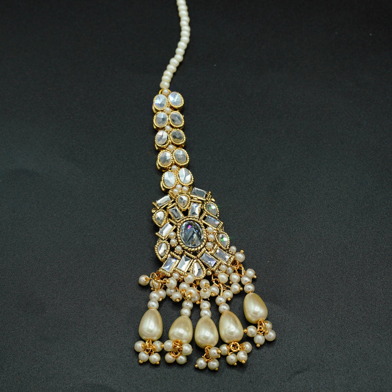 Golden Bindiya with Sparkling Stones