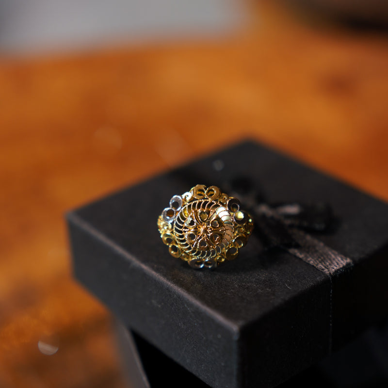 ornate gold ring