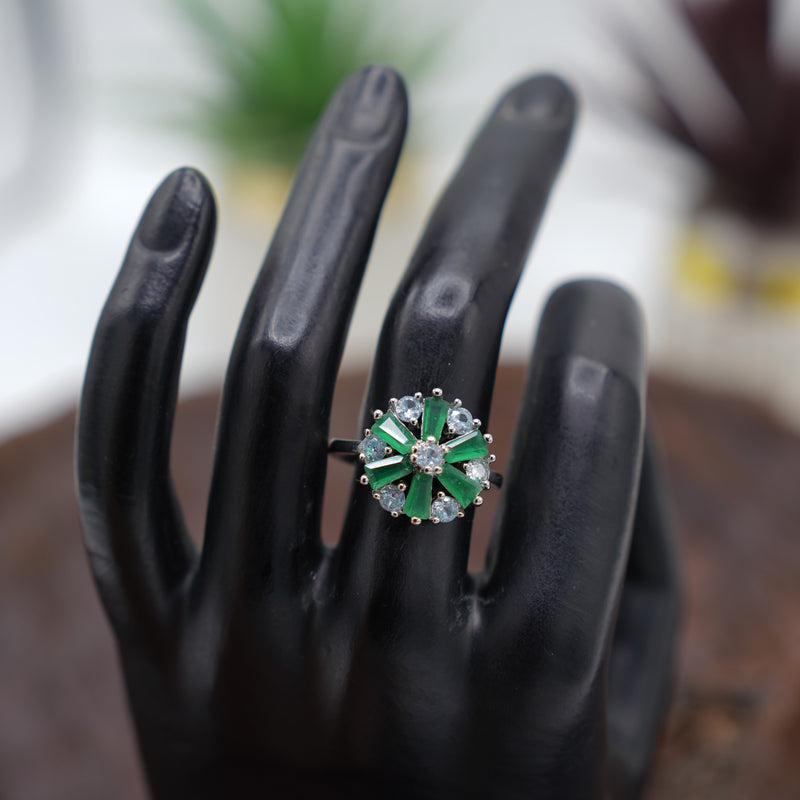 Emerald Radiance Ring green color