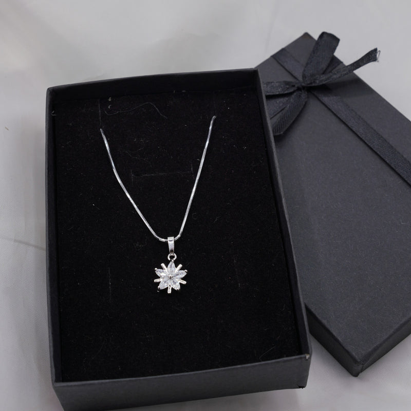 Flower shape silver pendent