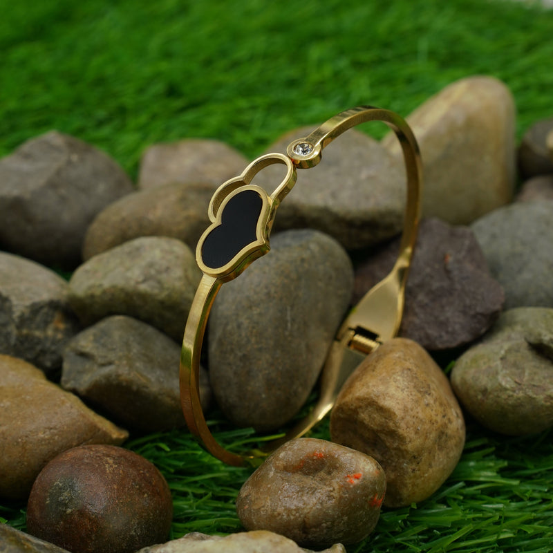 Black heart Gold Bracelet